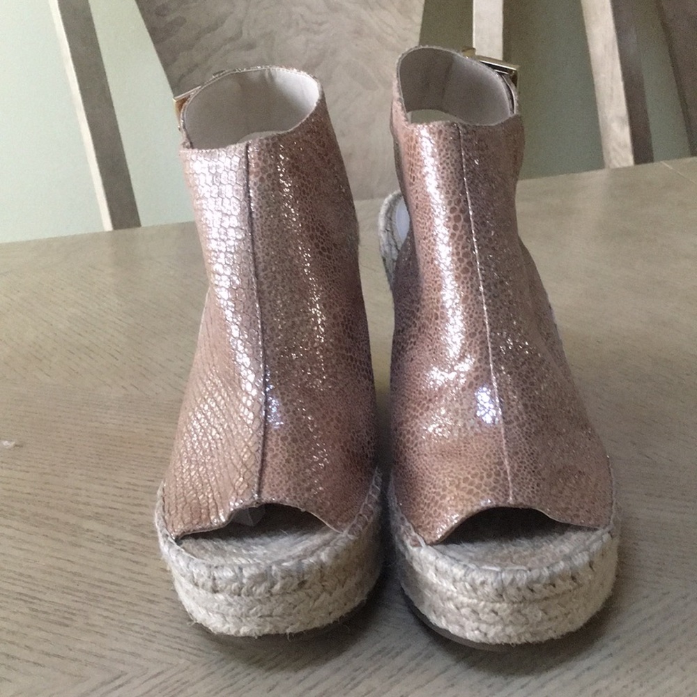 Kenneth Cole leather lining size is 7,5